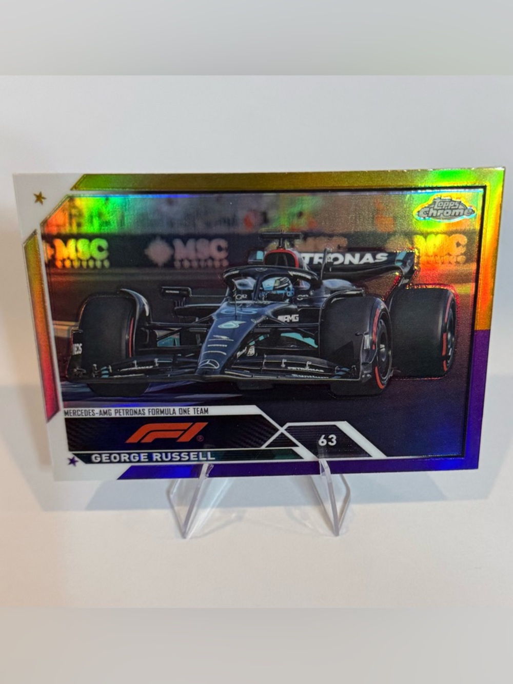 2023 Topps Chrome refractor # 105 George Russell ( Mercedes-AMG Petronas Form-1